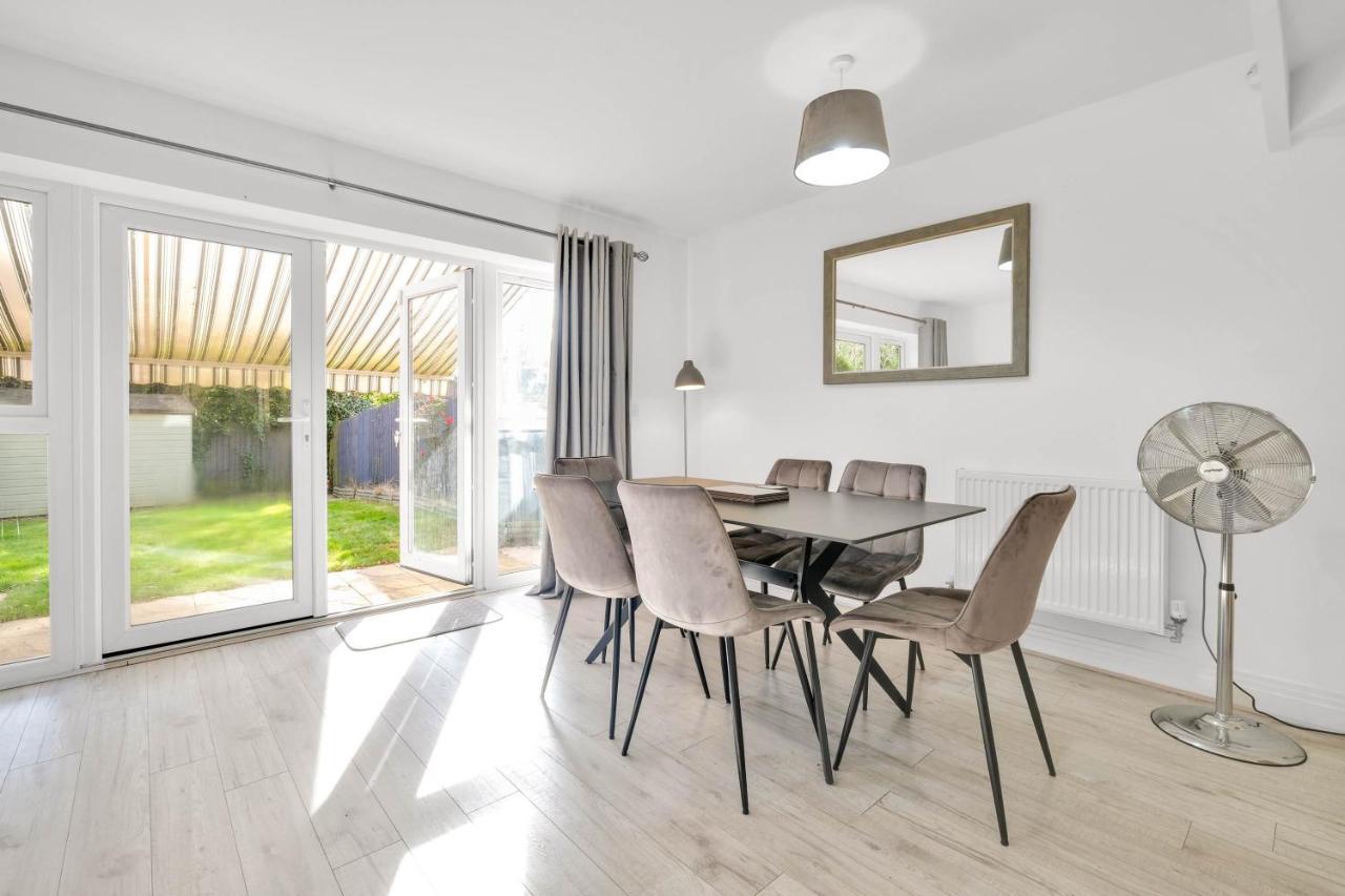 Foxherne 5Bdr 3Ba Serviced House With Parking - Slough By 360Stays Exterior photo