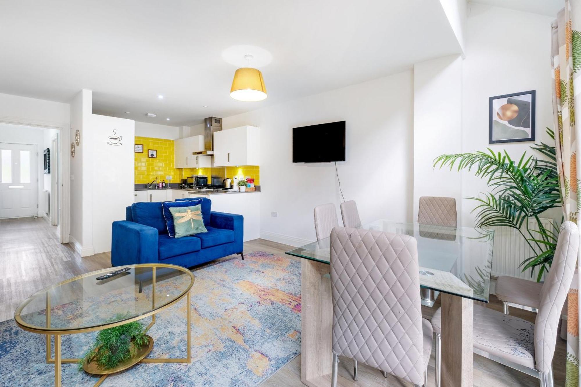 Foxherne 5Bdr 3Ba Serviced House With Parking - Slough By 360Stays Exterior photo