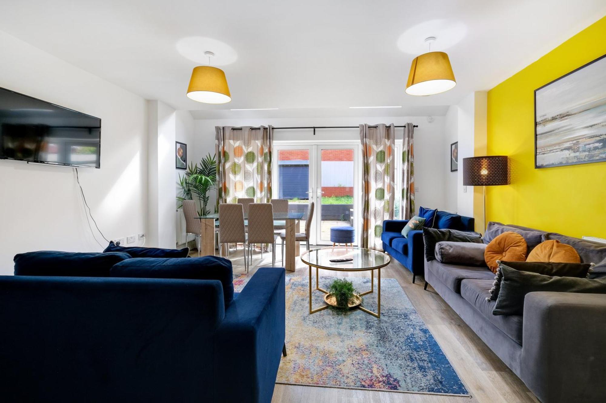 Foxherne 5Bdr 3Ba Serviced House With Parking - Slough By 360Stays Exterior photo